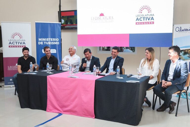 Koopmann encabezó el lanzamiento de la primera fecha del Rally Neuquino 2022 en Aluminé
