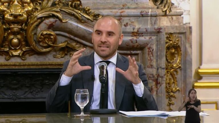 Otorgarán $18.000 a monotributistas y trabajadores informales y $12.000 a jubilados