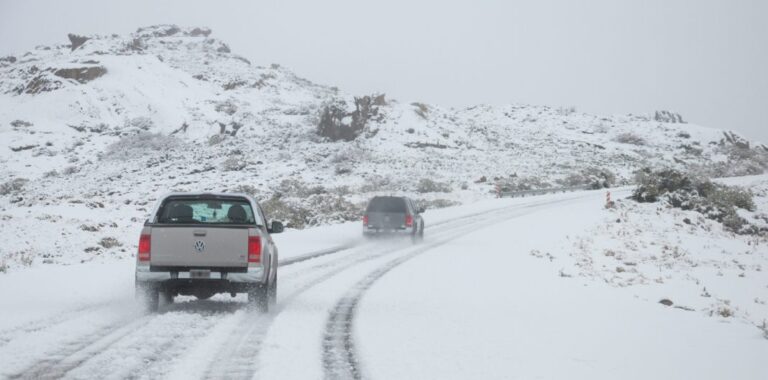 Hay alerta naranja por intensas lluvias y nevadas para hoy y se extiende todo el fin de semana