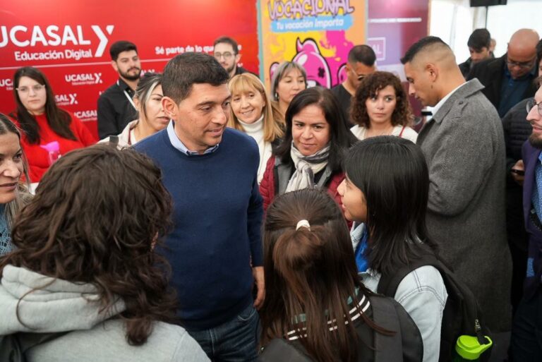Koopmann inauguró la Expo Vocacional de Rincón de los Sauces y ratificó la importancia de federalizar el acceso a la educación superior