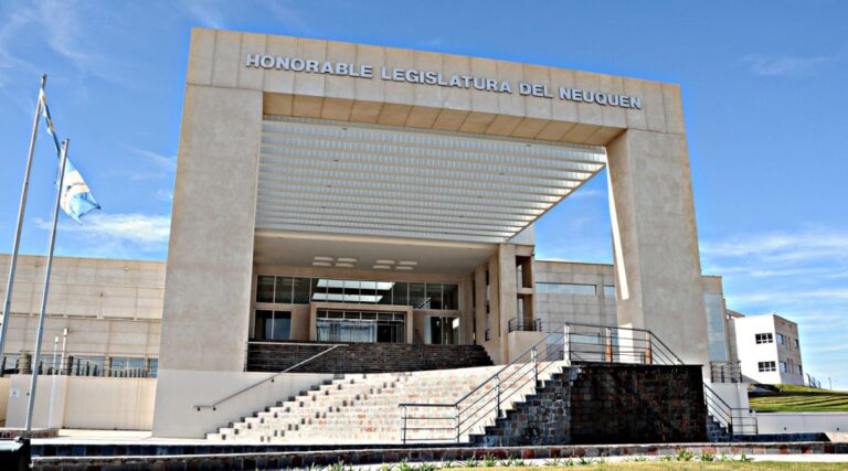 La Legislatura le aprobó el nuevo ministerio a Rolando Figueroa