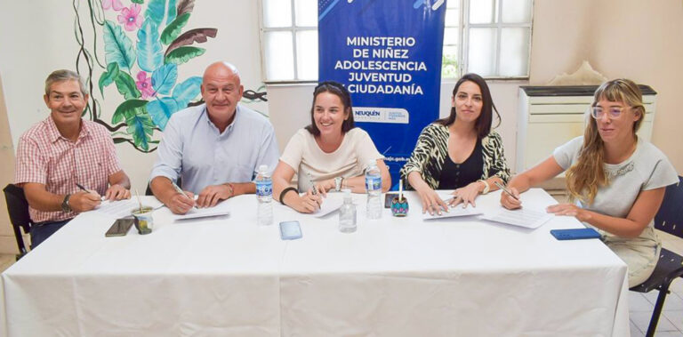 Firmaron convenio interministerial para fortalecer el empleo joven