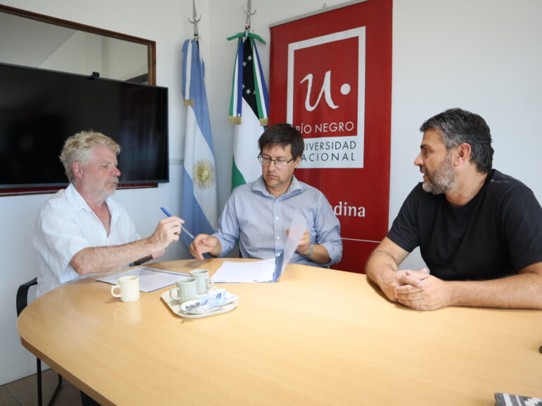 Firman convenio en Bariloche para potenciar las carreras de salud