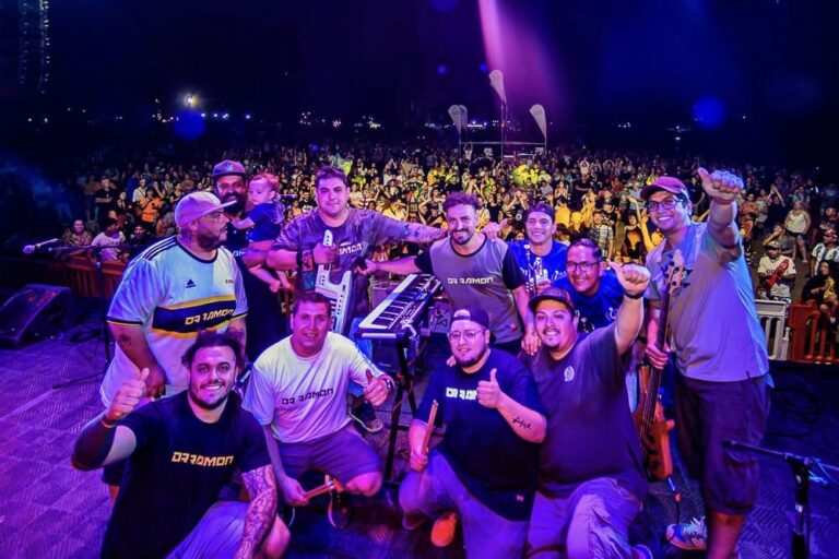 #125aniversario cientos de vecinos, vecinas y visitantes disfrutaron de los shows musicales en la costanera del lago lácar