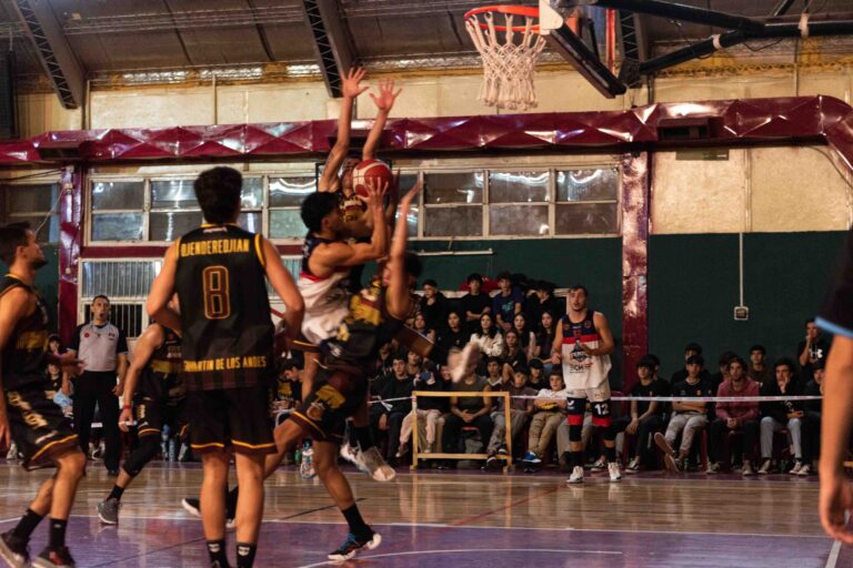 «LA MAQUINITA» DERROTÓ A ZORROS 94 A 76