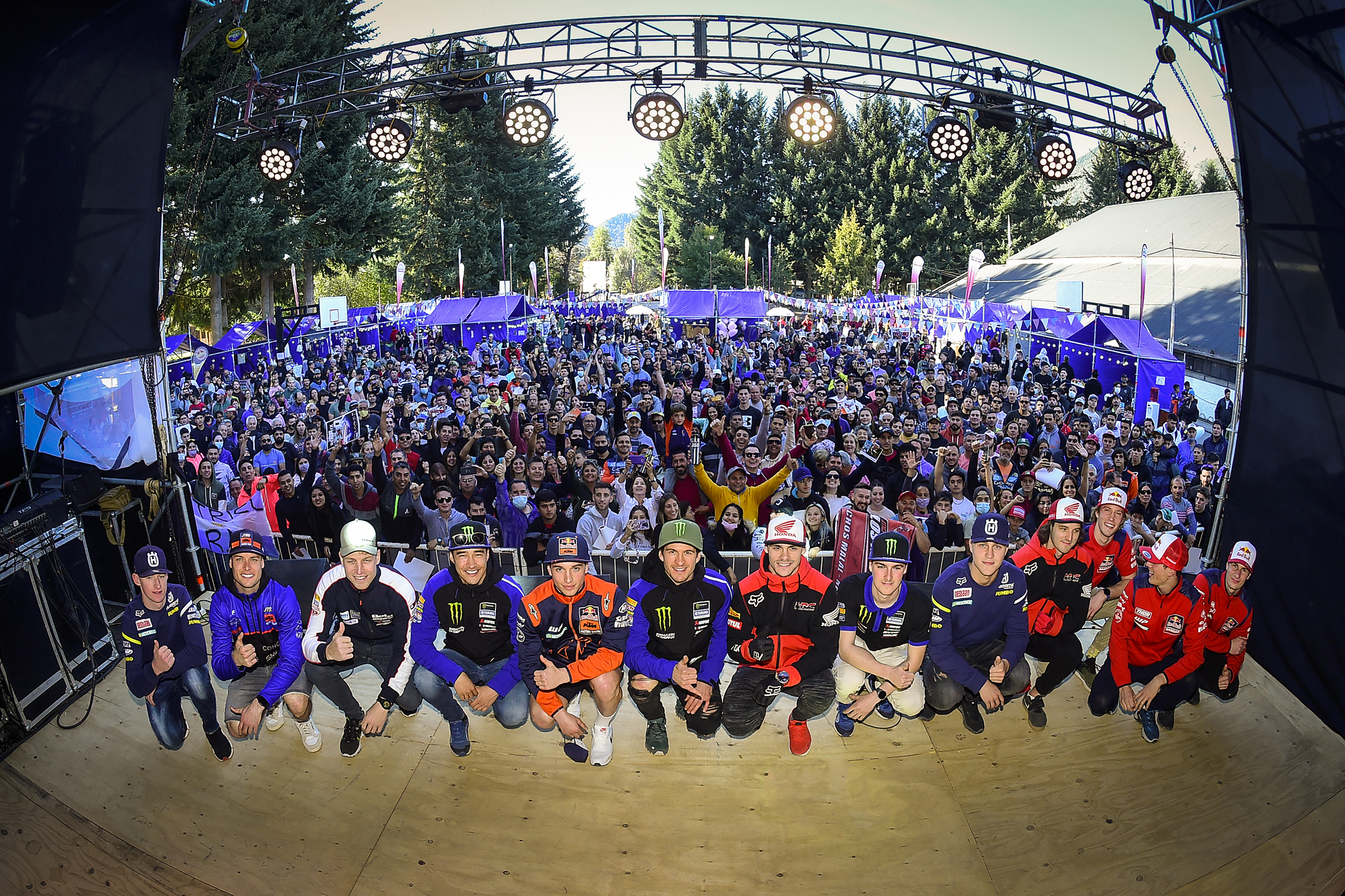 Viernes estelar en Villa La Angostura por evento previo al Campeonato Mundial de Motocross