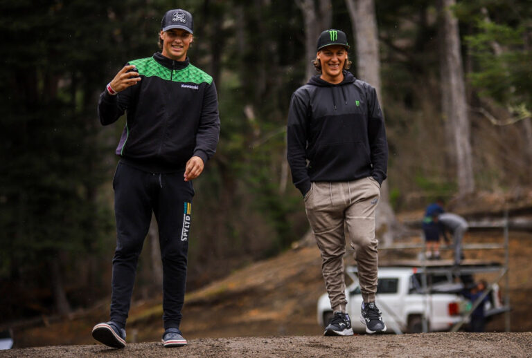 El Patagonia Race Track empezó a mostrar todo el color con la llegada de los pilotos