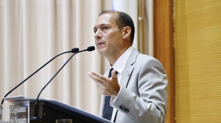 El Ejecutivo provincial presentó once proyectos de ley a la Legislatura