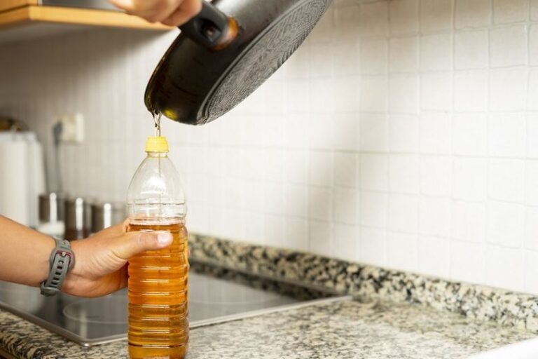 En el Día Mundial del Reciclaje, te contamos qué hacer con el aceite usado