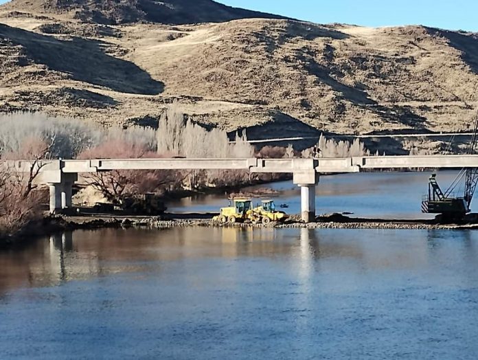 Puente de la Rinconada: La estructura ya cruzó el río thumbnail