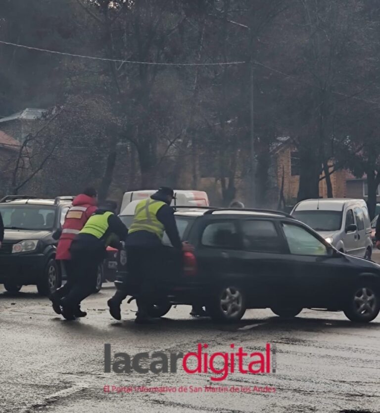Choque: intentó ingresar a un complejo de cabañas y fue impactado por otro vehículo