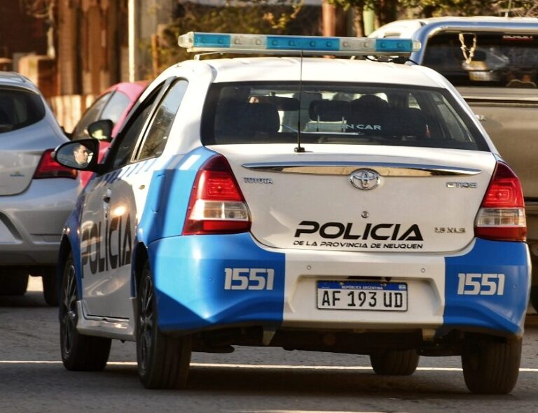 MOVIL POLICIAL: FOTO: ADRIANA ALONSO LACAR DIGITAL
