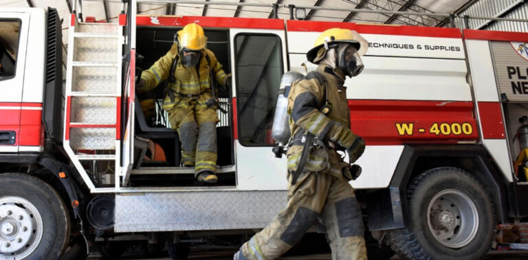 Aseguran que la falta de documentación demoró los pagos a los bomberos