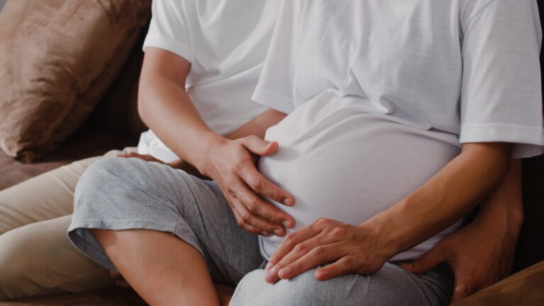 Denuncian a obstetra por realizar partos domiciliarios