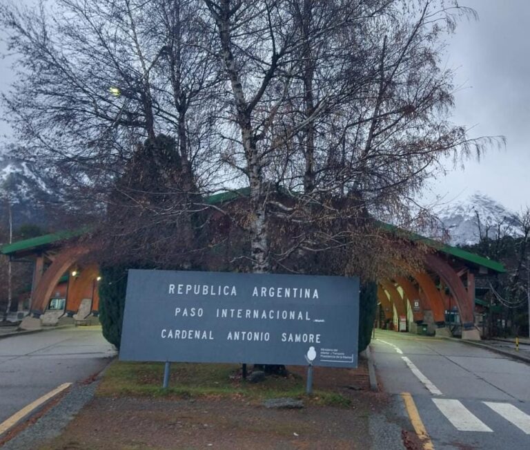 Bariloche quiere exigir a chilenos que paguen multas antes de irse