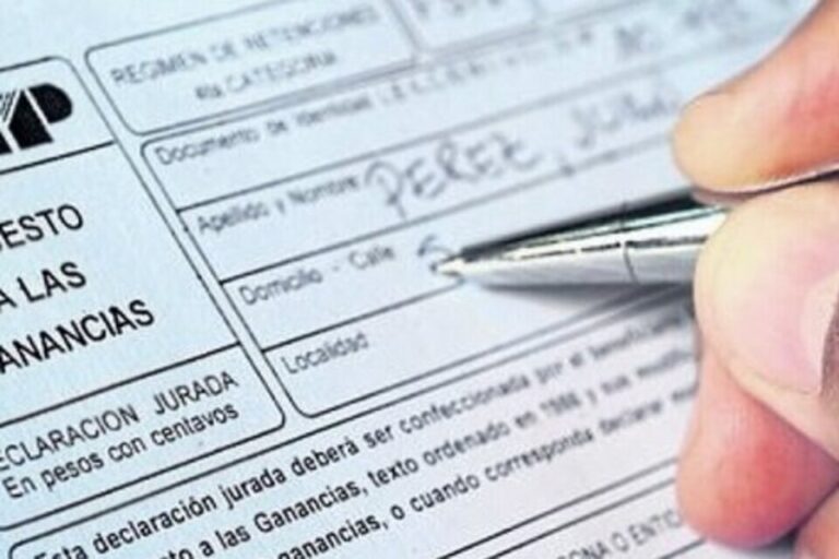 El Gobierno subió el piso del Impuesto a las Ganancias a $700.000 en agosto