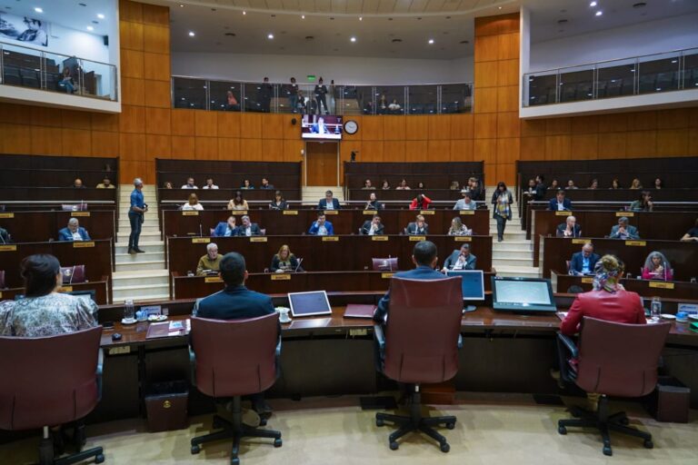 Es ley el Fondo orientado a estabilizar los presupuestos de los tres Poderes del Estado neuquino