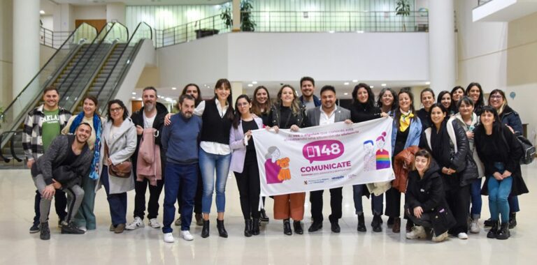 Aprobaron la Ley que institucionaliza la Línea 148 y al Dispositivo de Atención a Varones