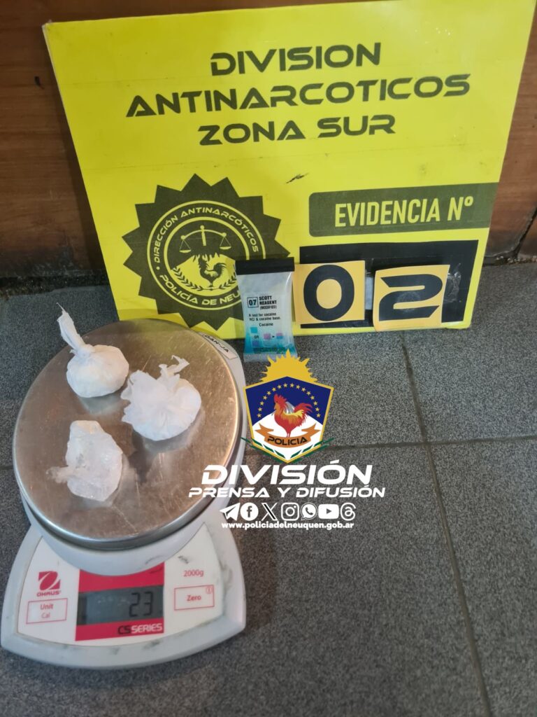 Dos jóvenes fueron aprehendidos con drogas en pleno centro de la ciudad