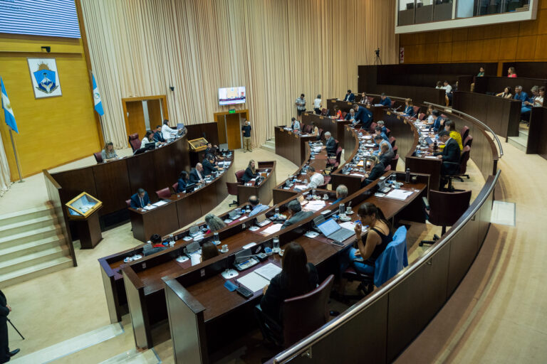 Aprueban presupuestos de los tres Poderes del Estado