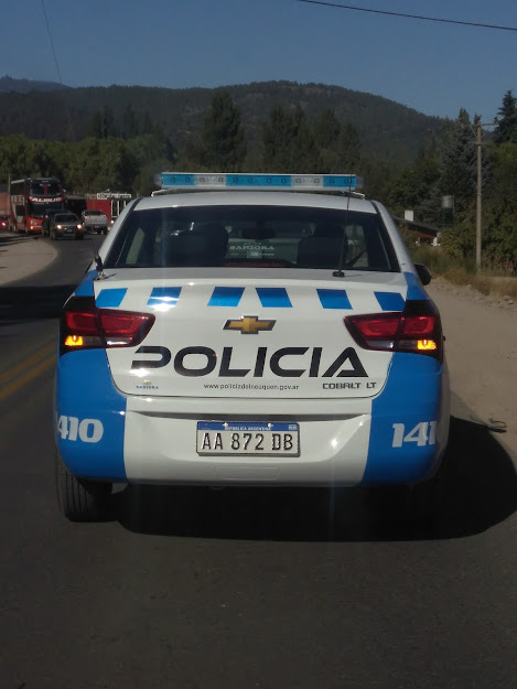 Subía en moto al barrio Los Radales y chocó a dos personas en una curva