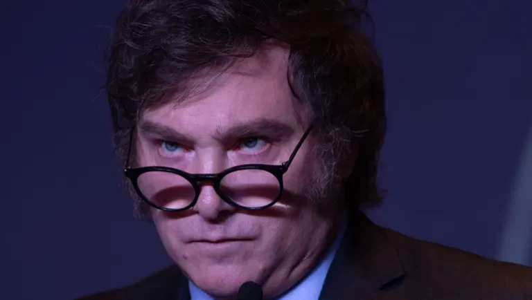 Javier Milei confirmó que dará de baja los contratos de 70 mil empleados públicos