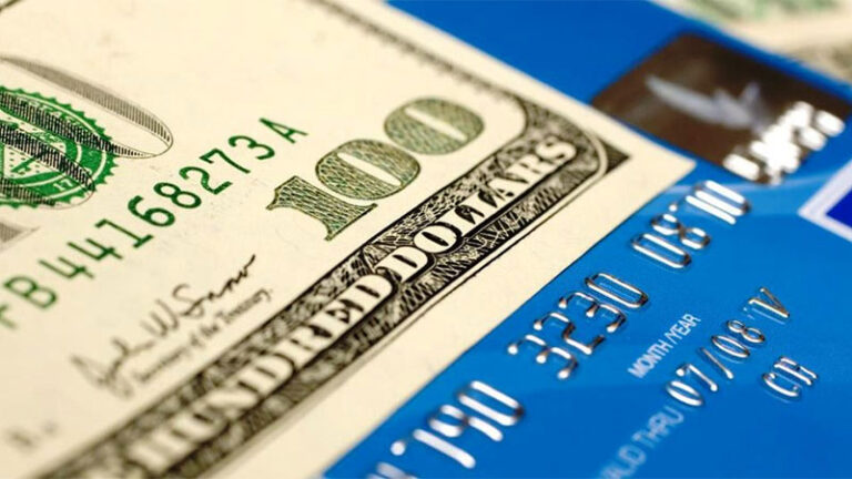 El Gobierno subió los impuestos y el tipo de cambio para compras en el exterior pasó a $948,60