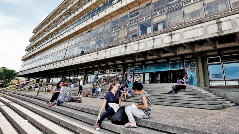 Proponen un arancel universitario a extranjeros no residentes y examen a los secundarios
