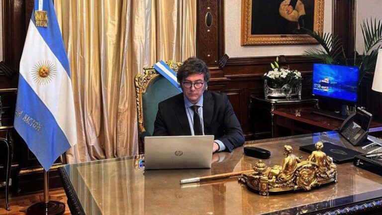 Milei confirmó que se van a emitir billetes de 20 mil y 50 mil pesos