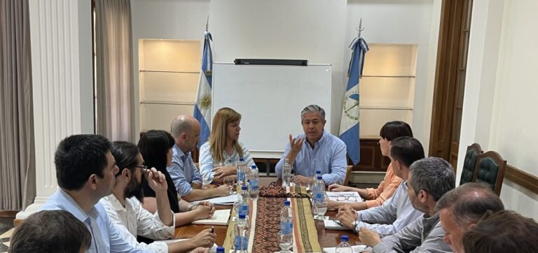Rolando Figueroa y su gabinete aceleran la reorganización del Estado