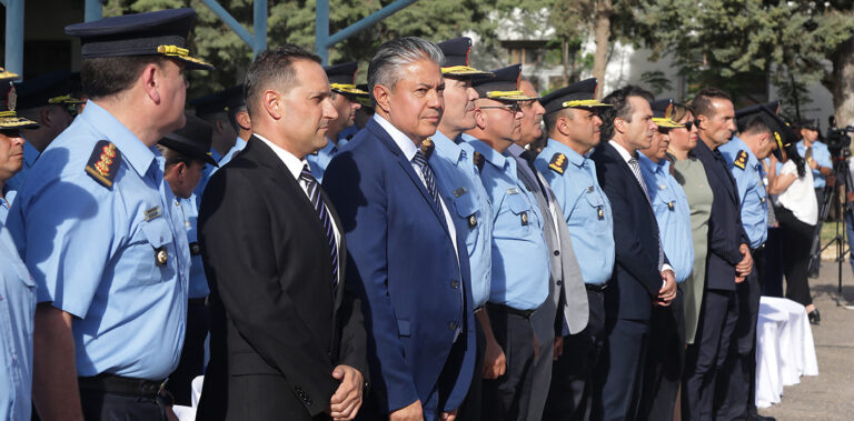 Rolando Figueroa tomó juramento a las nuevas autoridades de la Policía Provincial