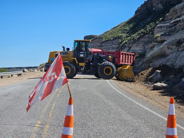 Precaución en la Ruta 40: trabajan en la cuesta de La Rinconada