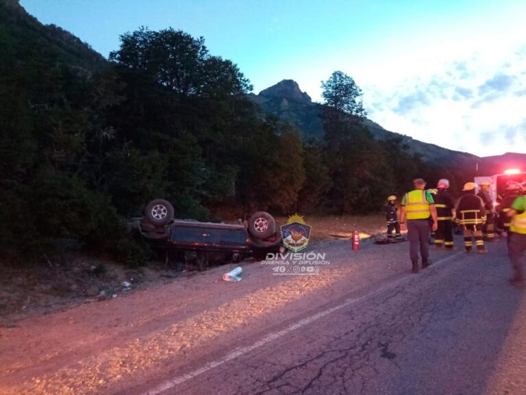 Con alcoholemia positiva, quisó adelantarse en la ruta y volcó con 5 personas en el interior del rodado