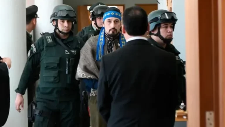 En medio de un fuerte operativo de seguridad, Facundo Jones Huala fue extraditado a Chile