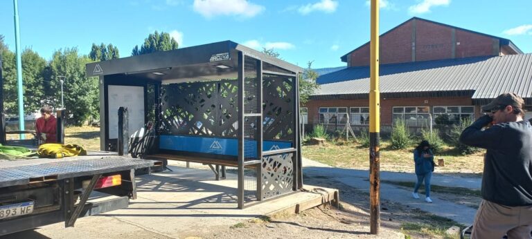 Hoy comienzan a instalar las nuevas garitas del transporte público de pasajeros