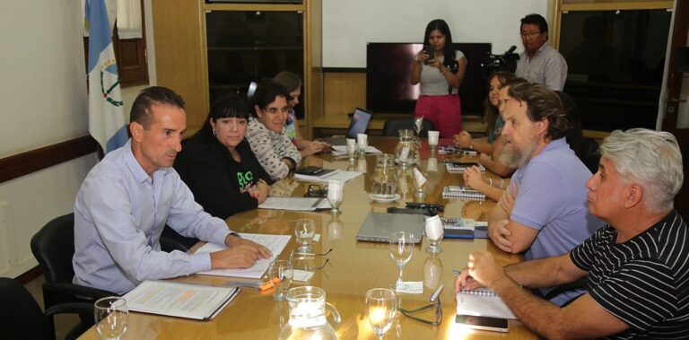 La provincia inició las negociaciones salariales con los gremios