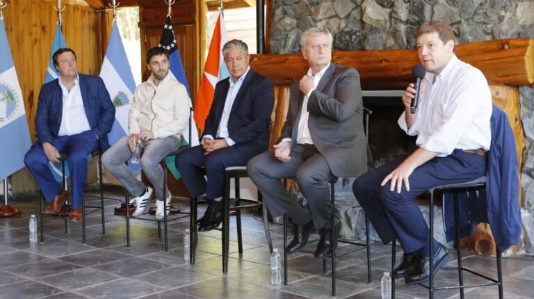 Los gobernadores patagónicos se reúnen para definir si frenan el suministro gas y petróleo