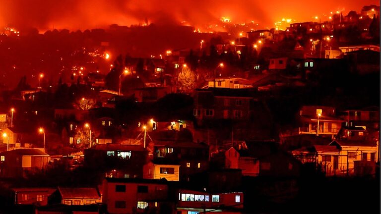 El número de muertos por los incendios en Chile continúa en aumento