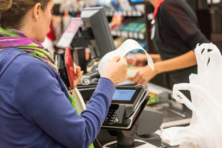 Denuncian despidos masivos en supermercados neuquinos