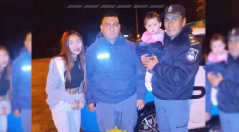 Policías locales salvaron la vida de una bebé que se ahogaba tras ingerir papel higiénico