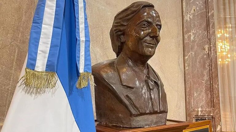 Piden colocar un busto de Néstor Kirchner en la Legislatura