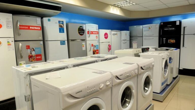 El Gobierno bajará aranceles para importar electrodomésticos y neumáticos: los motivos