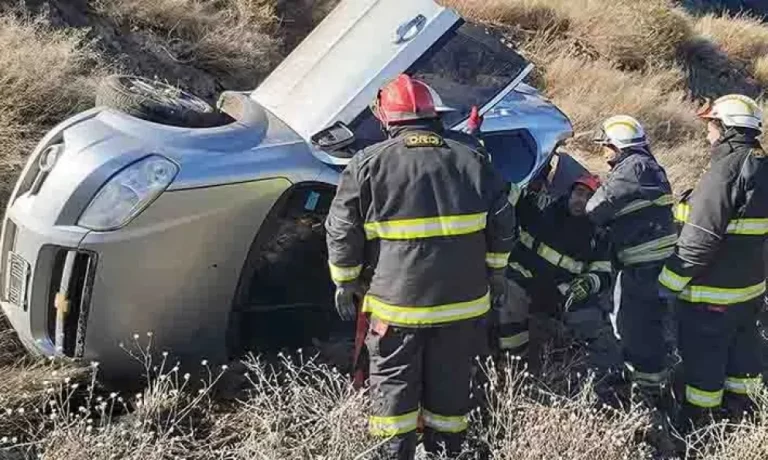 Vuelco en la Ruta 234 dejó a tres personas heridas: una mujer quedó hospitalizada