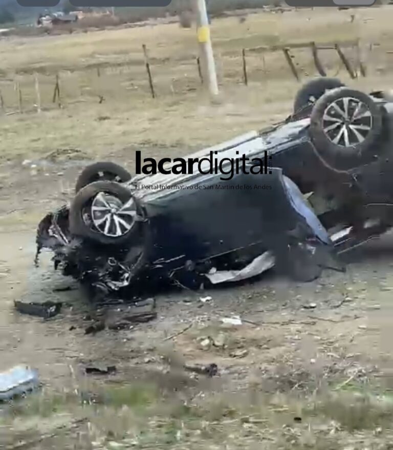 Colisión con posterior vuelco al ingreso del Aeropuerto Chapelco