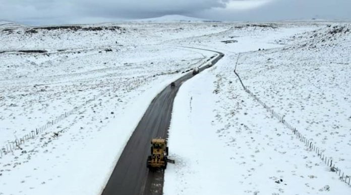 Operativos de seguridad en rutas por nieve y lluvias