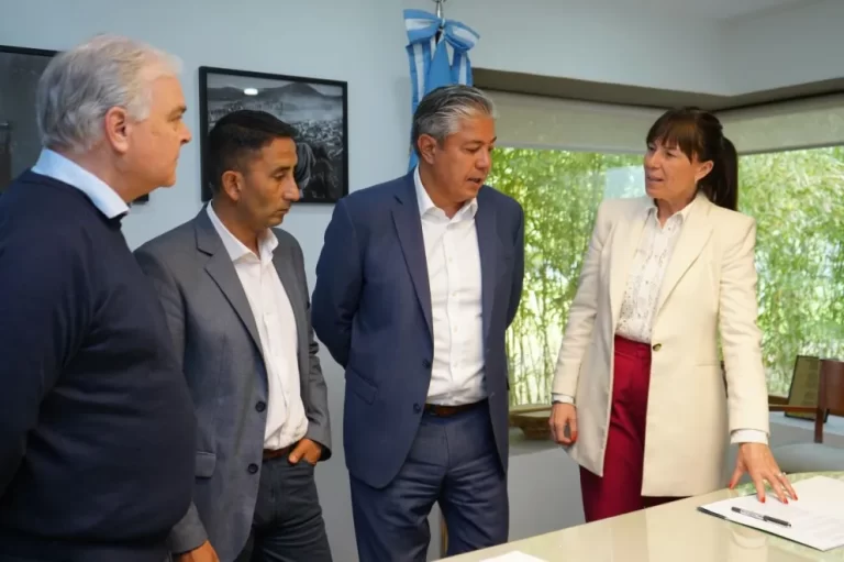 Con más asfalto, Piedra del Águila mejora su oferta turística