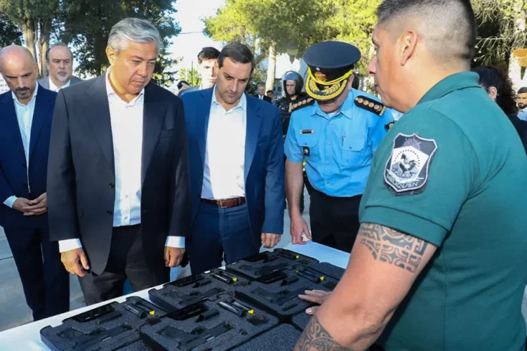 La Provincia invierte en equipamiento para la Policía