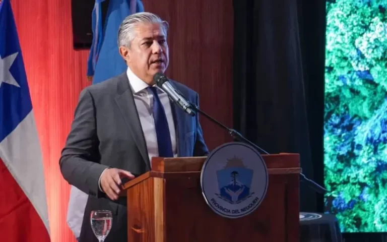 Rolando Figueroa, sin mencionar a Gloria Ruiz: «El que no trabaja en equipo, debe salirse»