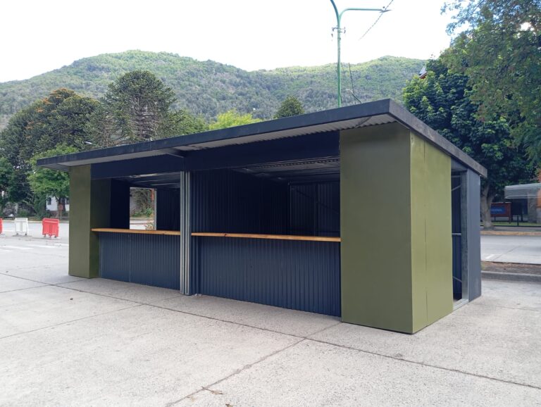 El Municipio instala los nuevos kioscos del Trabun