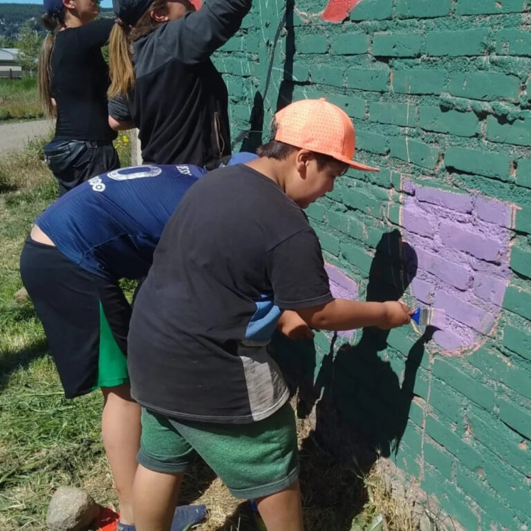 Vecinas, vecinos y personal del Municipio realizaron una jornada de limpieza en Chacra 28